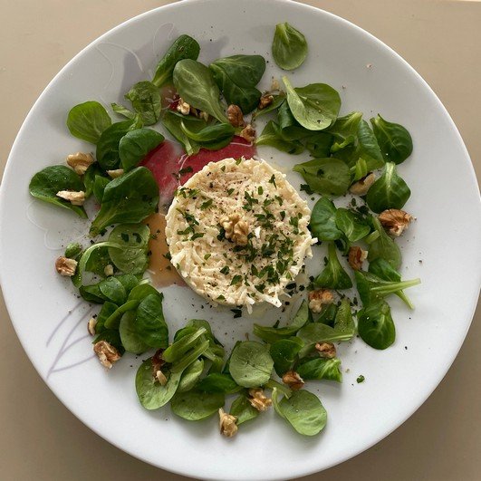 Céleri-rémoulade, noix fraîches et mâche