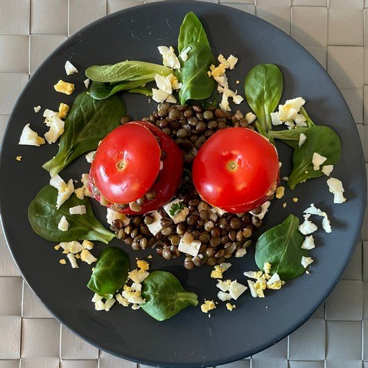 Tomates garnies de lentilles/feta