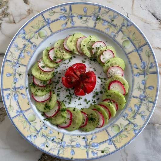 Concombre croquant et radis piquants