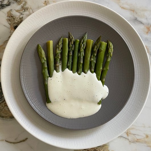 asperges vertes sauce mousseline